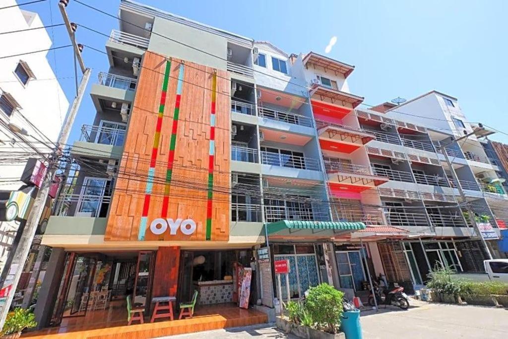 Oyo 292 The Oddy Hip Hotel Patong Екстериор снимка