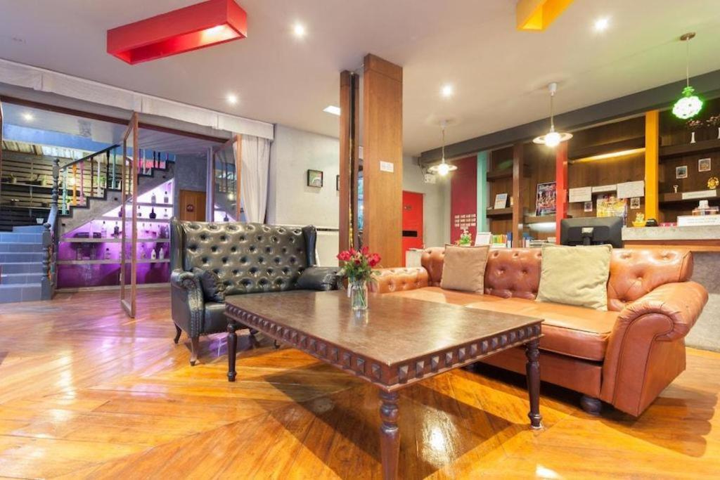 Oyo 292 The Oddy Hip Hotel Patong Екстериор снимка