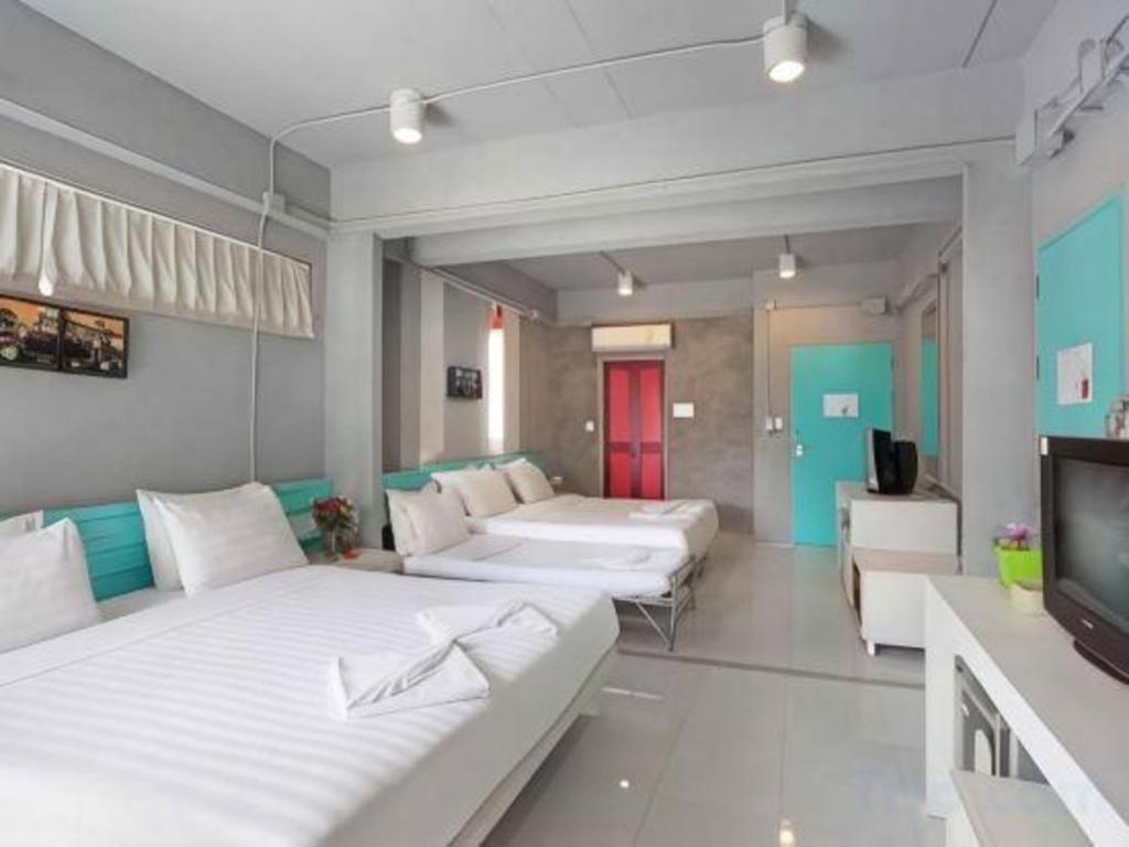 Oyo 292 The Oddy Hip Hotel Patong Екстериор снимка