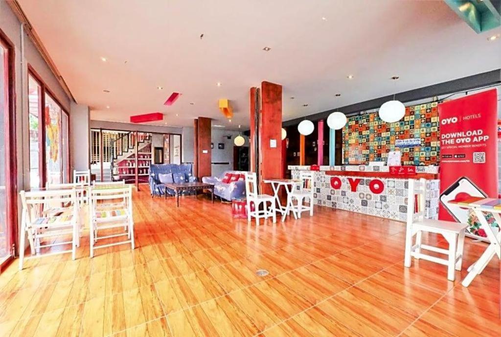 Oyo 292 The Oddy Hip Hotel Patong Екстериор снимка