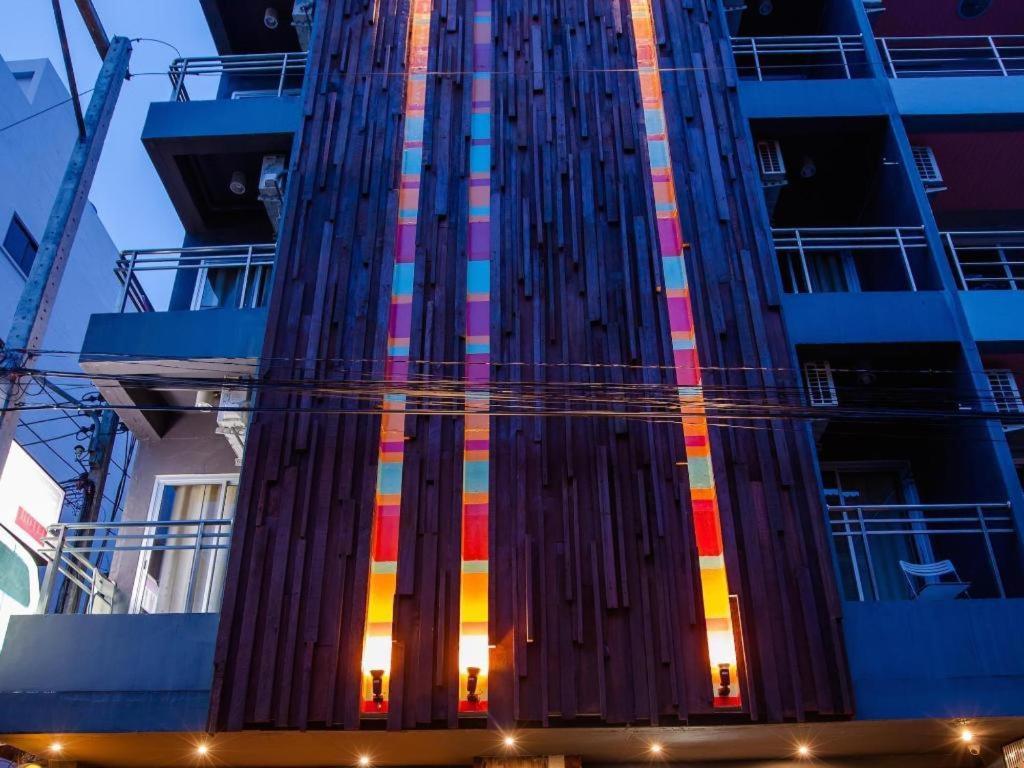 Oyo 292 The Oddy Hip Hotel Patong Екстериор снимка
