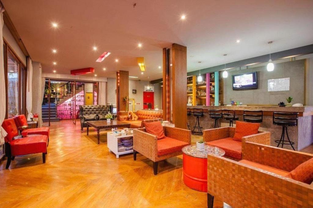 Oyo 292 The Oddy Hip Hotel Patong Екстериор снимка