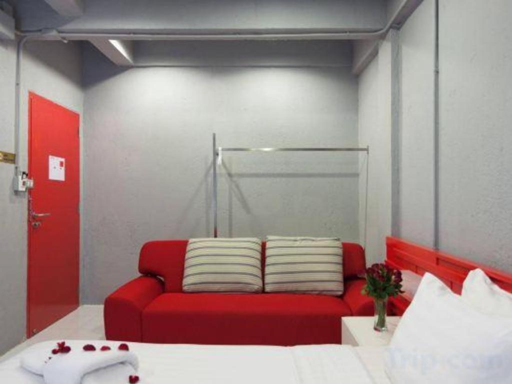 Oyo 292 The Oddy Hip Hotel Patong Екстериор снимка