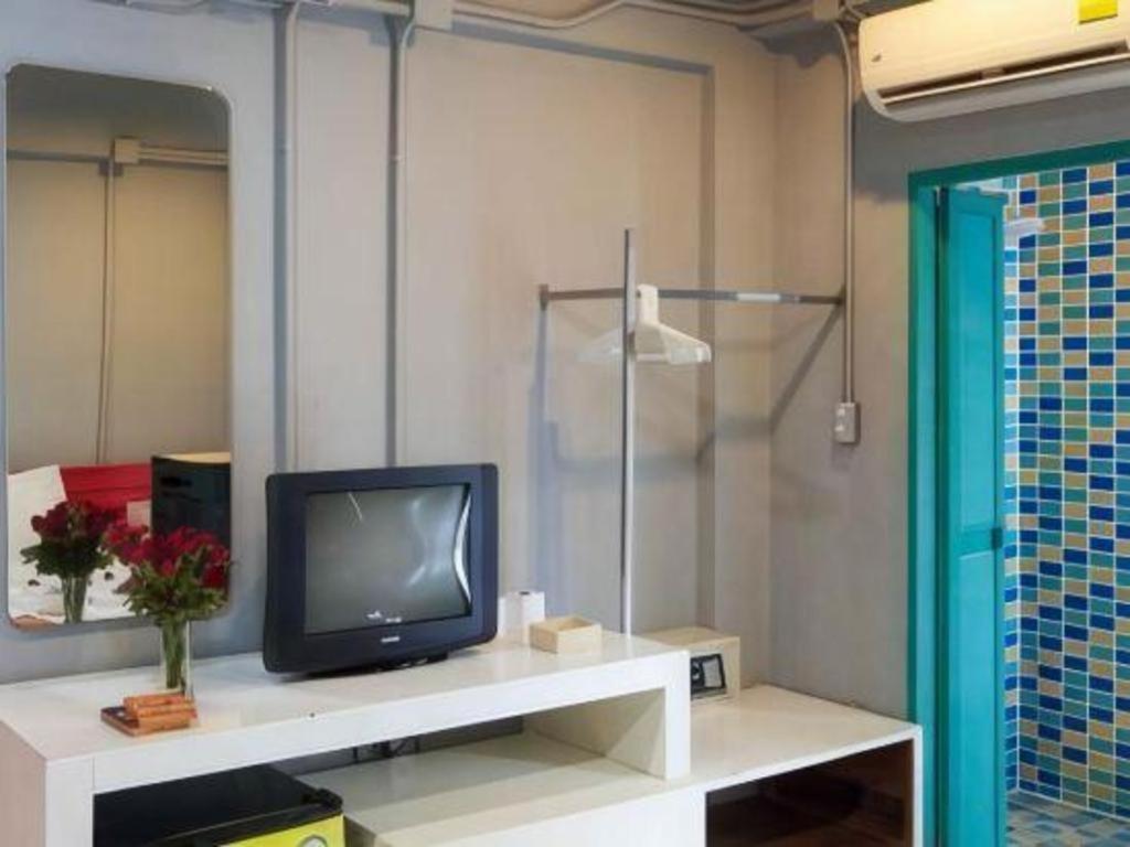 Oyo 292 The Oddy Hip Hotel Patong Екстериор снимка