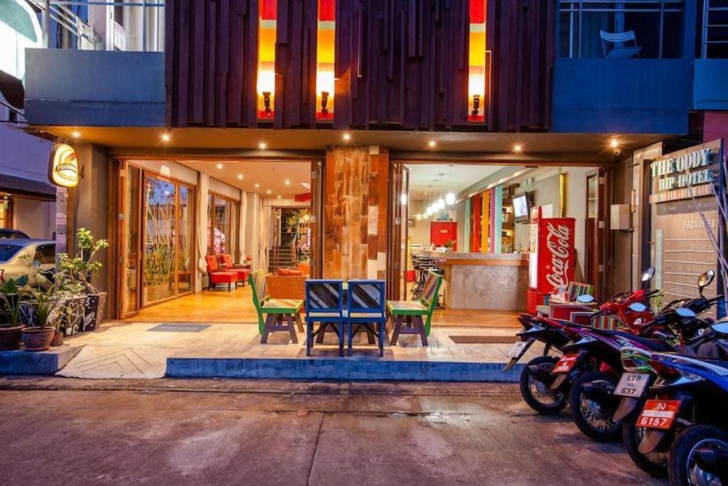 Oyo 292 The Oddy Hip Hotel Patong Екстериор снимка