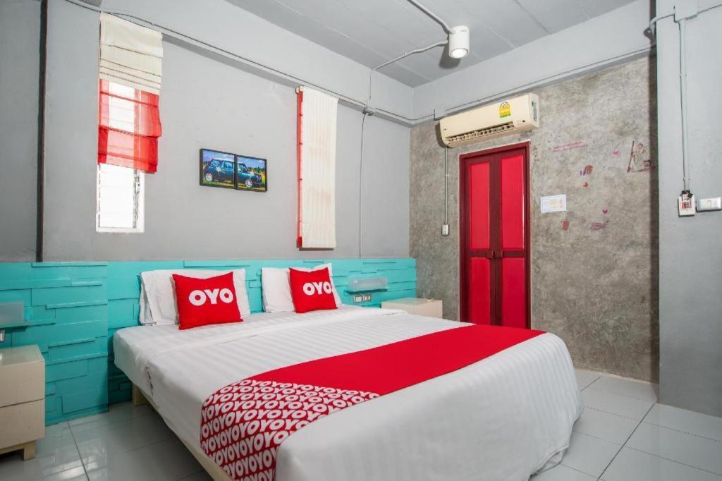 Oyo 292 The Oddy Hip Hotel Patong Екстериор снимка