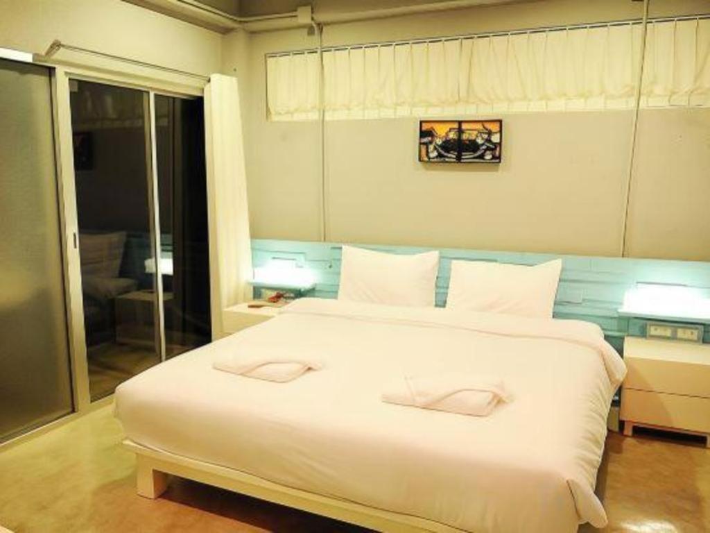 Oyo 292 The Oddy Hip Hotel Patong Екстериор снимка