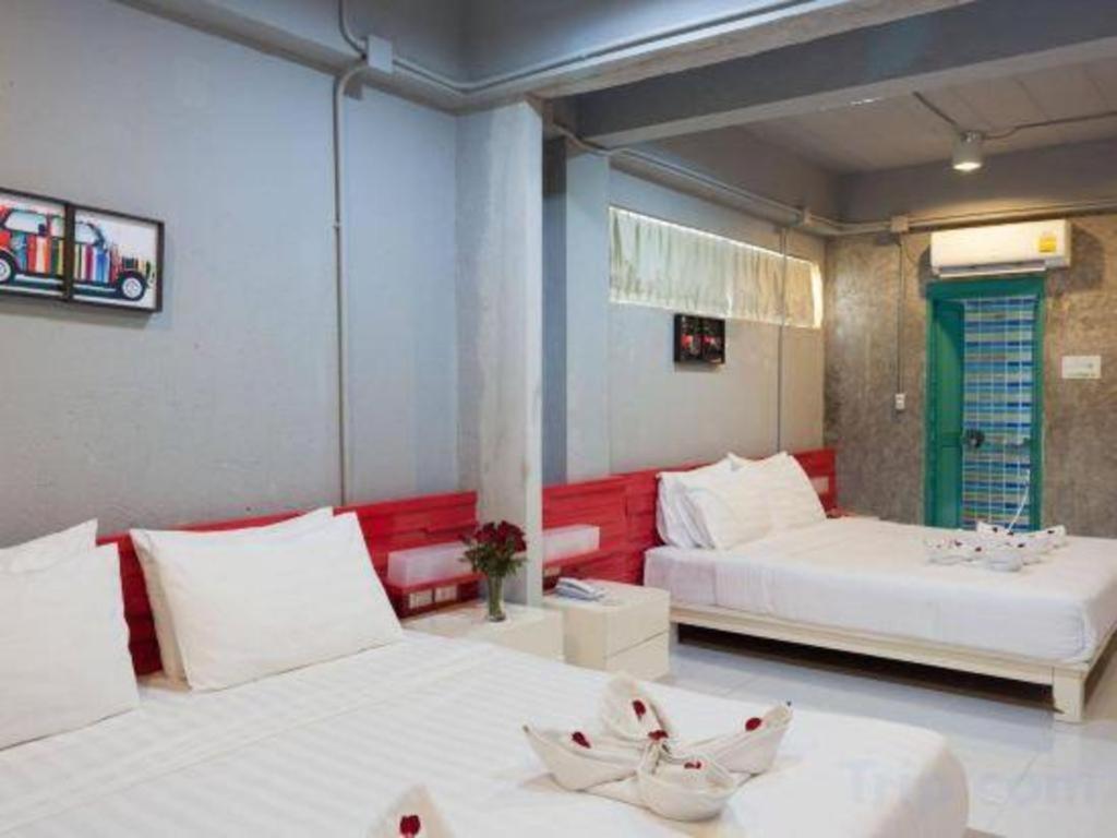 Oyo 292 The Oddy Hip Hotel Patong Екстериор снимка
