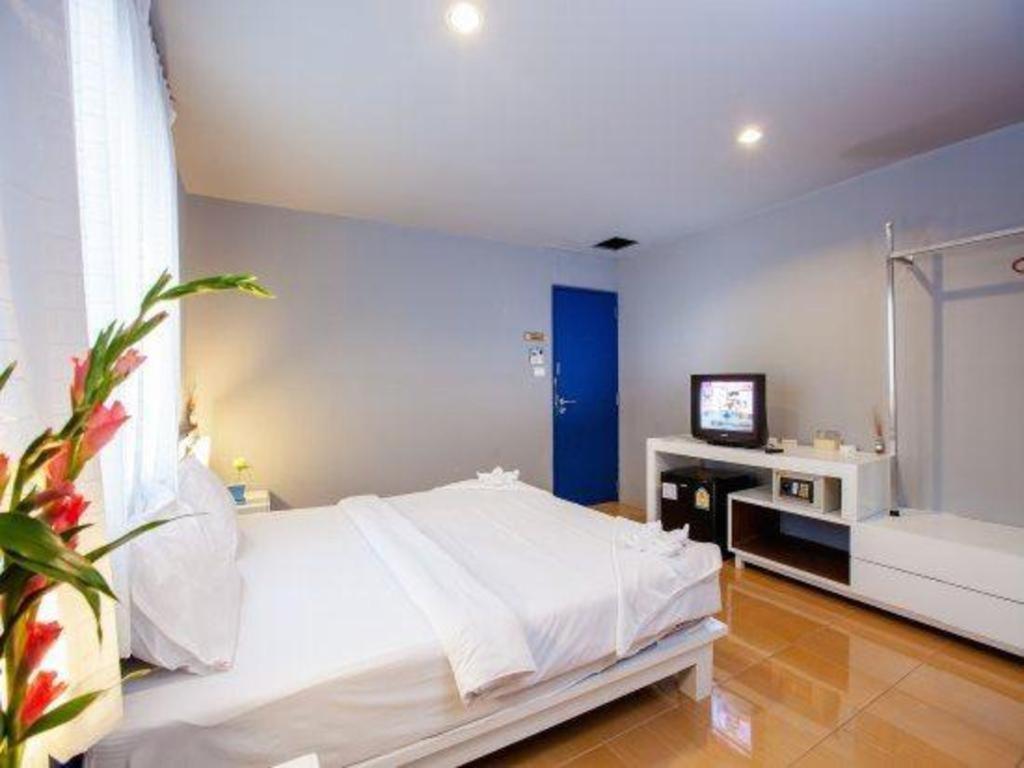Oyo 292 The Oddy Hip Hotel Patong Екстериор снимка