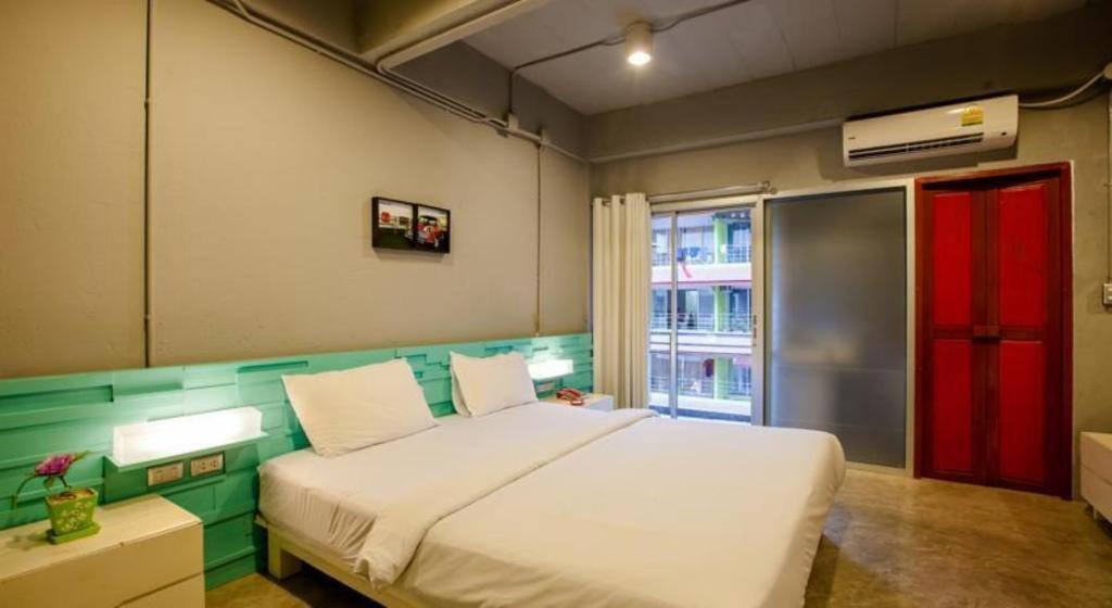 Oyo 292 The Oddy Hip Hotel Patong Екстериор снимка