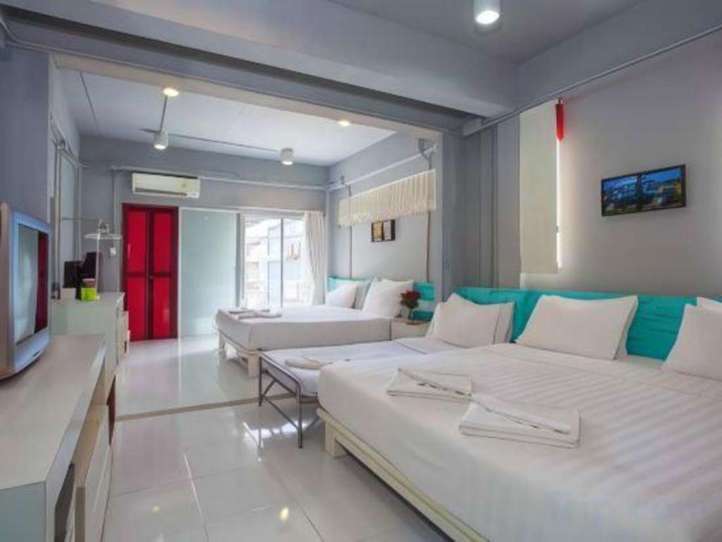 Oyo 292 The Oddy Hip Hotel Patong Екстериор снимка