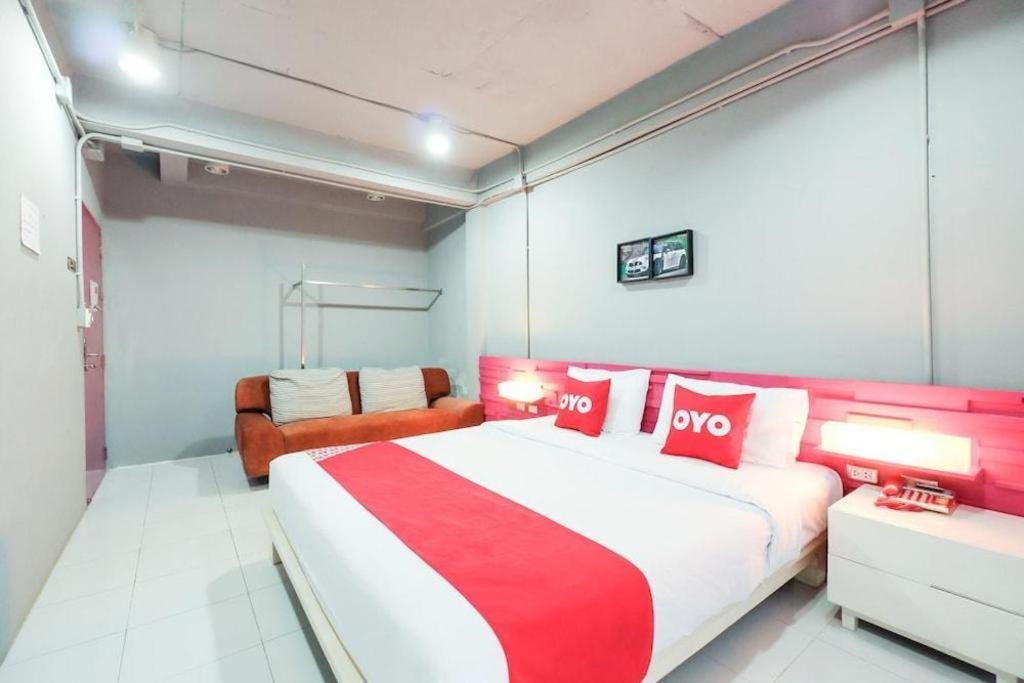 Oyo 292 The Oddy Hip Hotel Patong Екстериор снимка