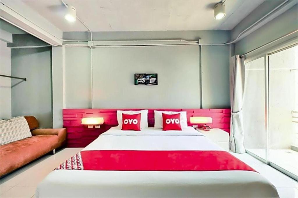 Oyo 292 The Oddy Hip Hotel Patong Екстериор снимка