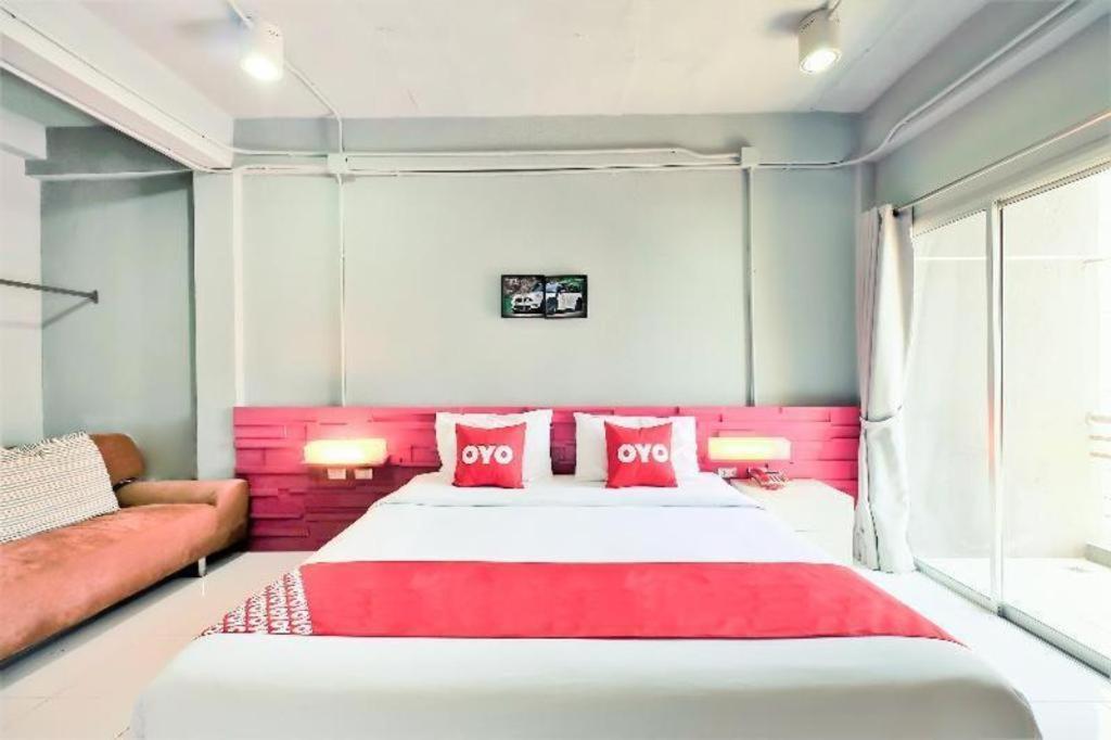 Oyo 292 The Oddy Hip Hotel Patong Екстериор снимка