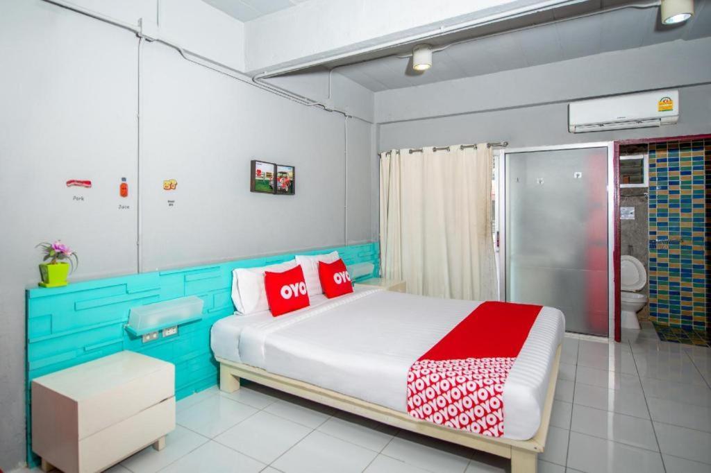 Oyo 292 The Oddy Hip Hotel Patong Екстериор снимка
