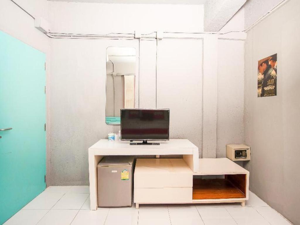 Oyo 292 The Oddy Hip Hotel Patong Екстериор снимка