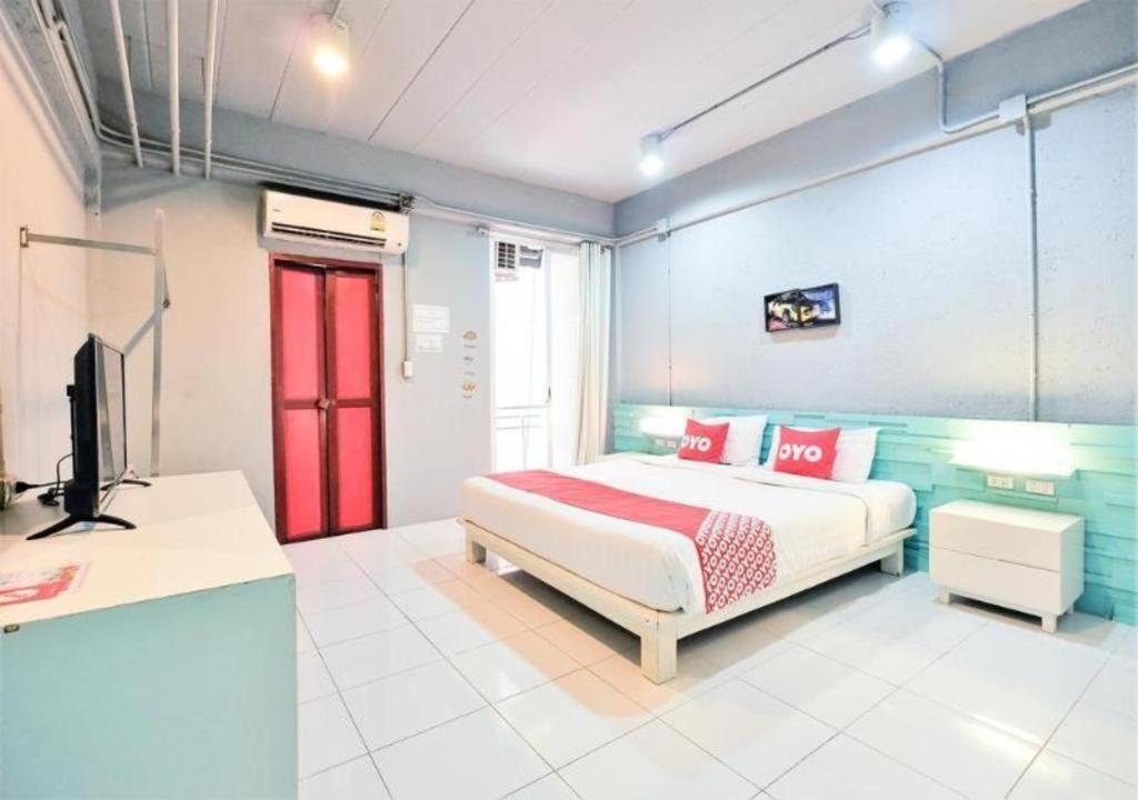 Oyo 292 The Oddy Hip Hotel Patong Екстериор снимка