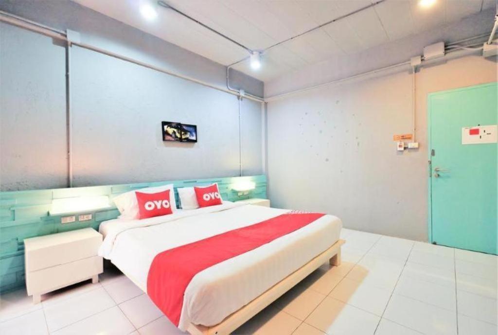 Oyo 292 The Oddy Hip Hotel Patong Екстериор снимка