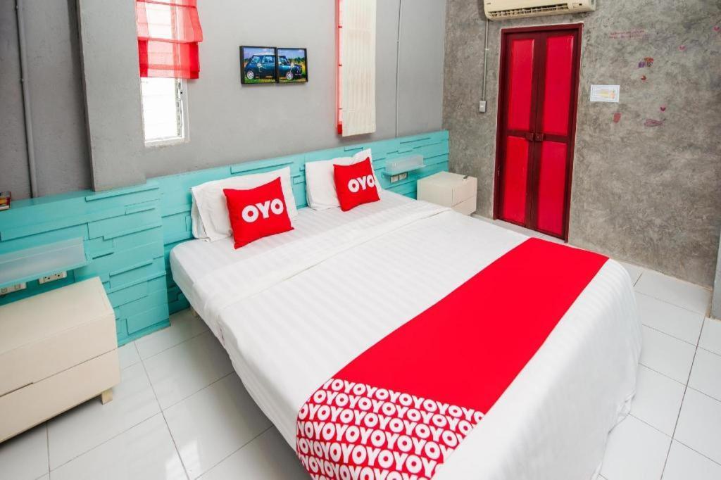 Oyo 292 The Oddy Hip Hotel Patong Екстериор снимка